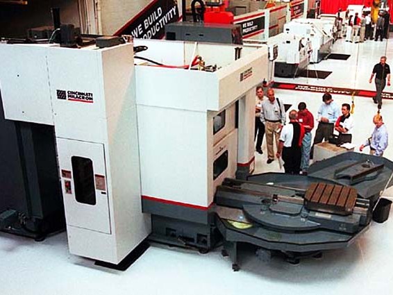 Cincinnati Milacron Maxum machining center